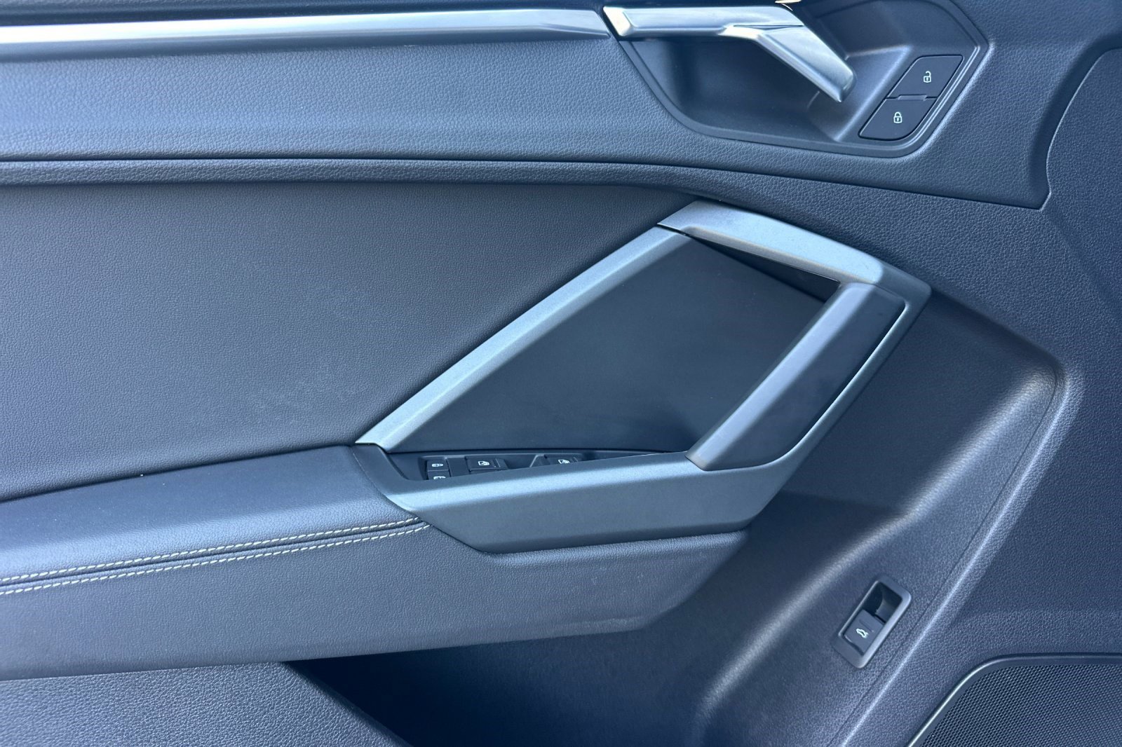 Used 2019 Audi Q3 2.0T Premium Plus image 12