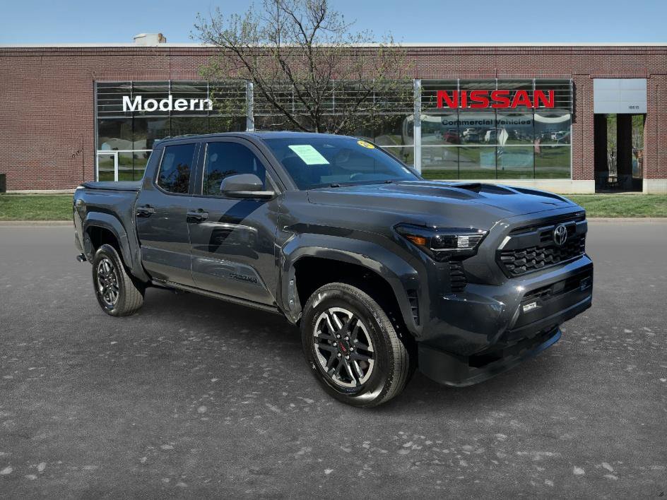 Used 2024 Toyota Tacoma TRD Sport AWD/4WD image 5