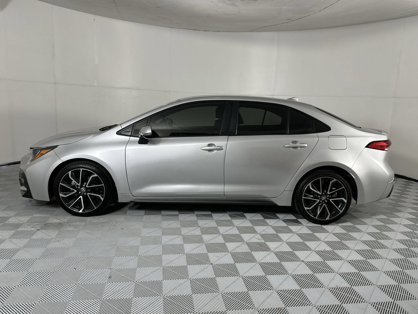 Used 2022 Toyota Corolla SE w/ Carpet Mat Package (TMS) FWD image 5