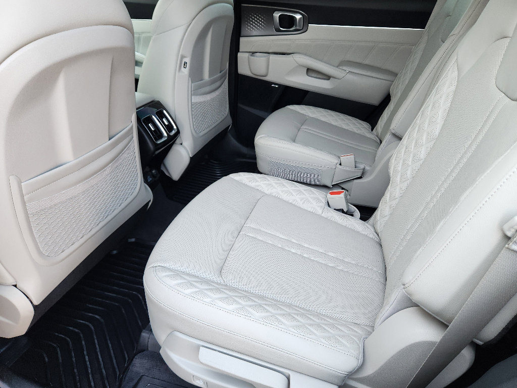 Certified 2023 Kia Sorento SX image 24