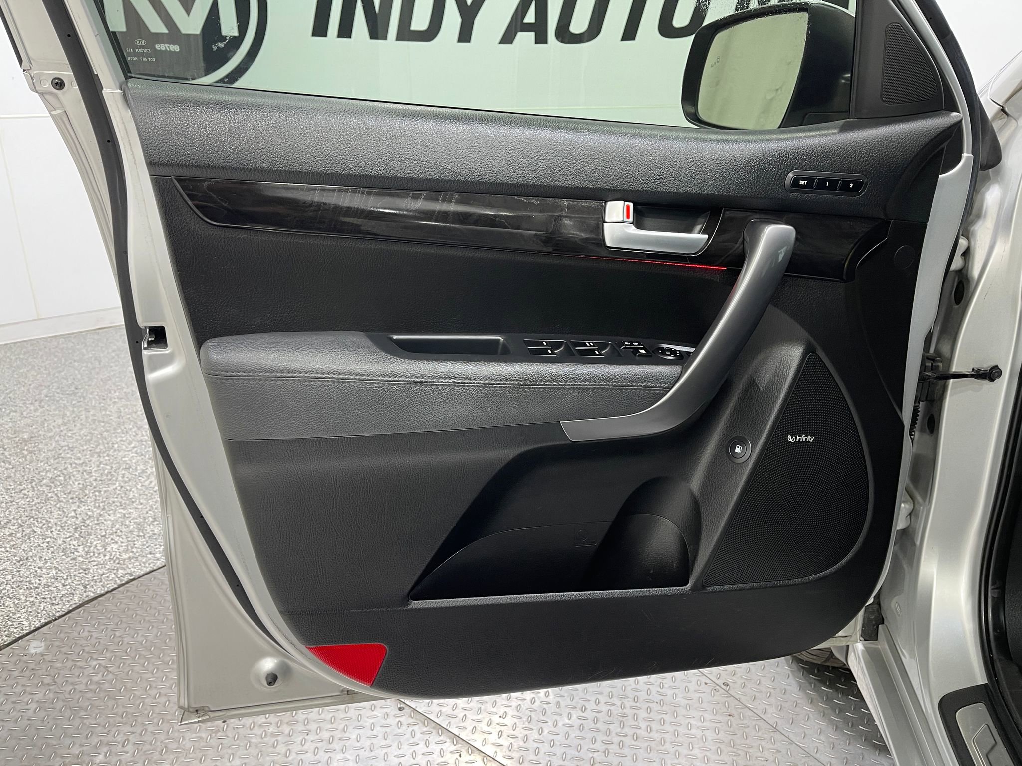 Used 2014 Kia Sorento SX w/ 3rd Row Package image 13