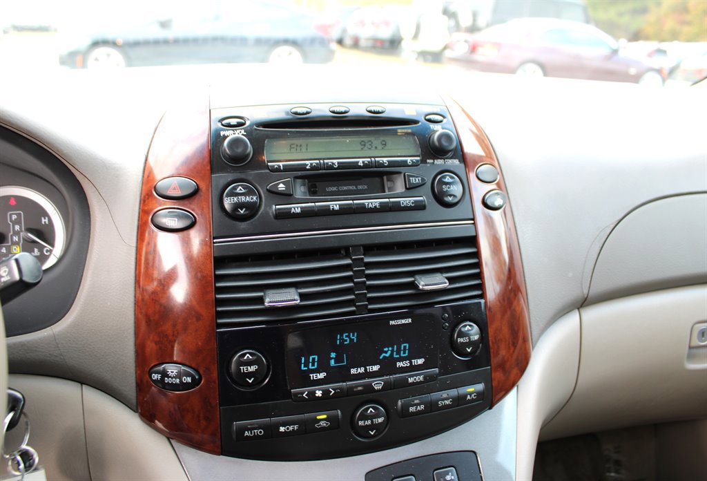 Used 2005 Toyota Sienna XLE image 28
