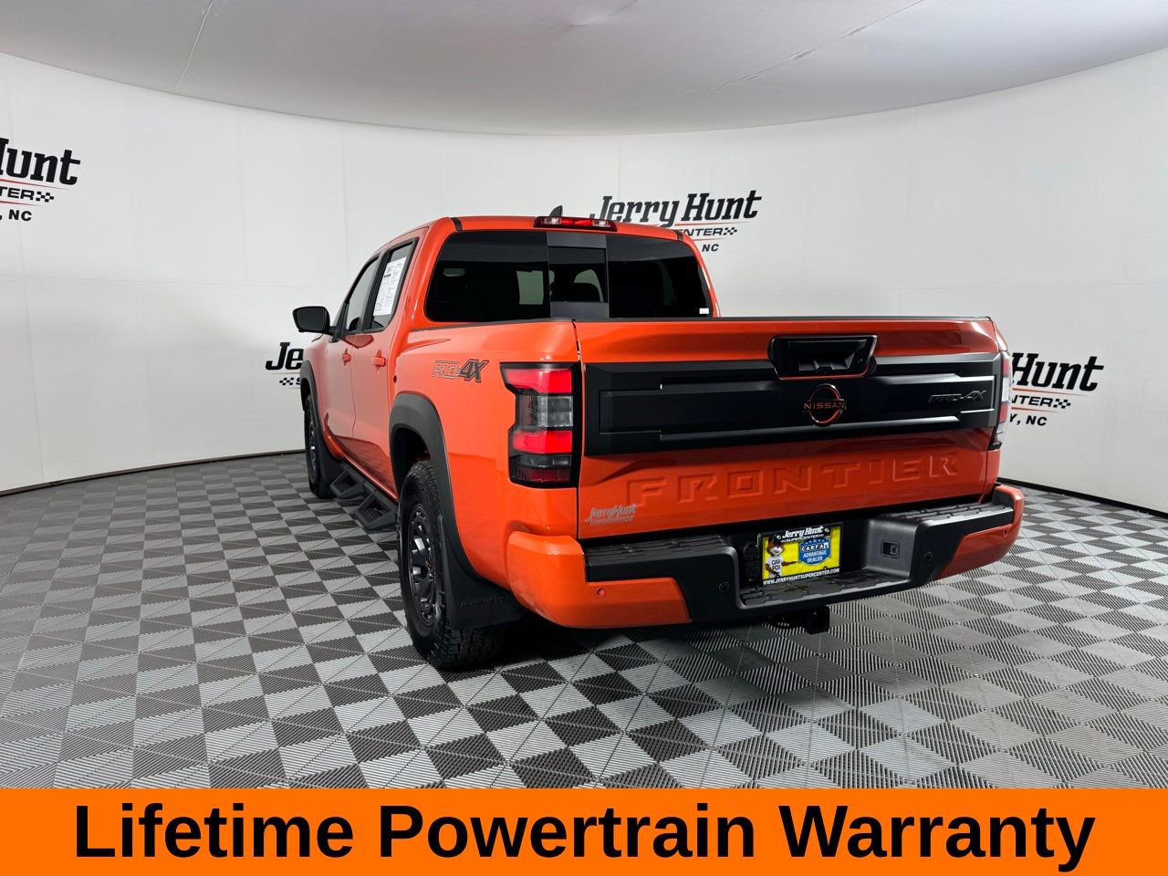 Used 2025 Nissan Frontier PRO-4X w/ Pro Convenience Package image 9