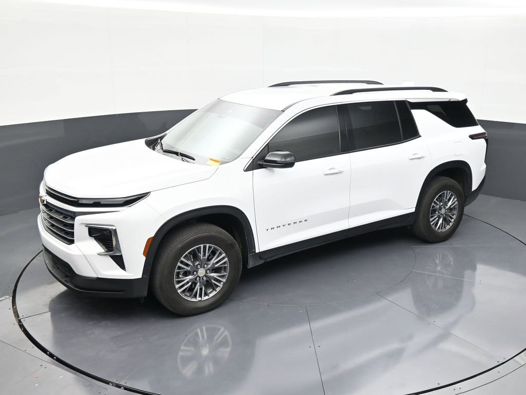 Used 2025 Chevrolet Traverse LT FWD image 12