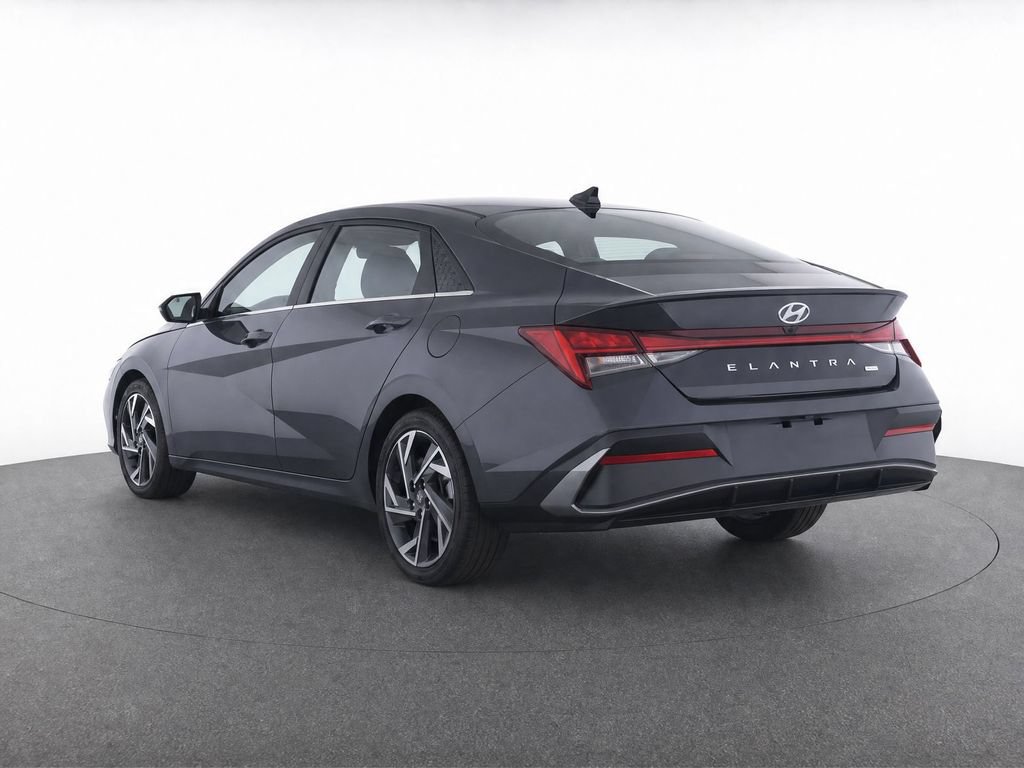 Used 2025 Hyundai Elantra Limited FWD image 3