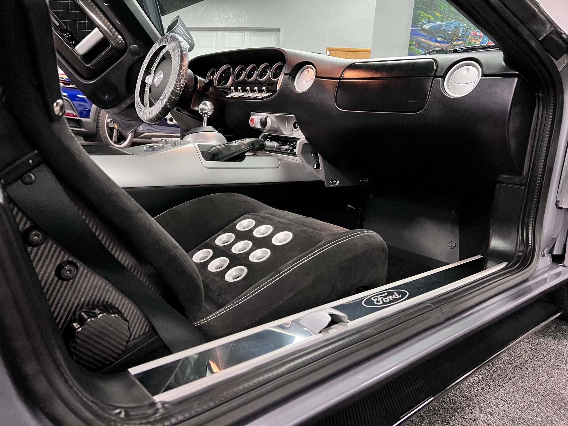 Used 2006 Ford GT RWD image 38
