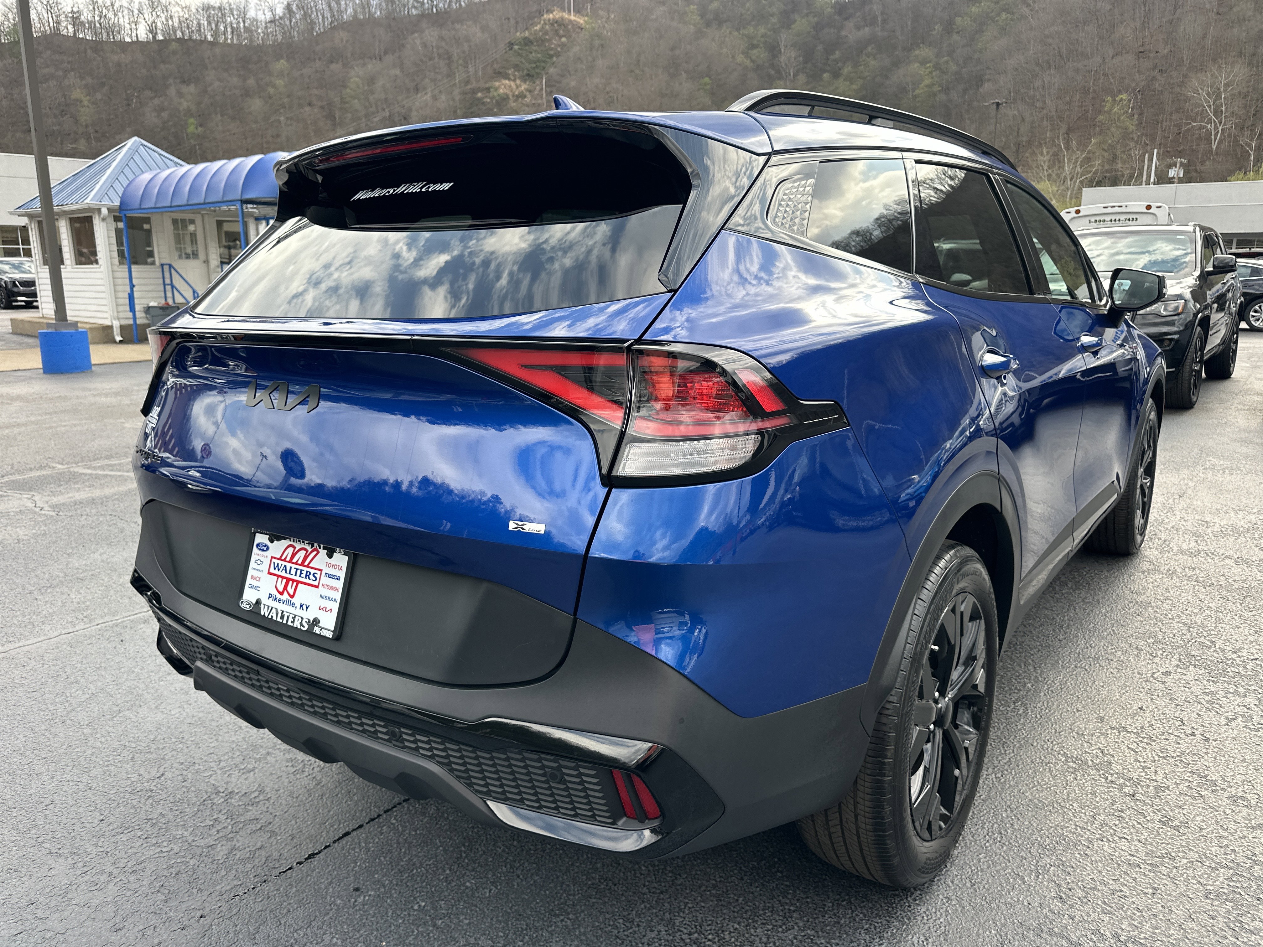Used 2025 Kia Sportage X-Line AWD/4WD image 3