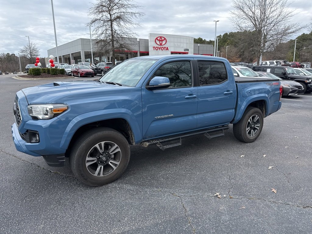 Used 2019 Toyota Tacoma TRD Sport image 2