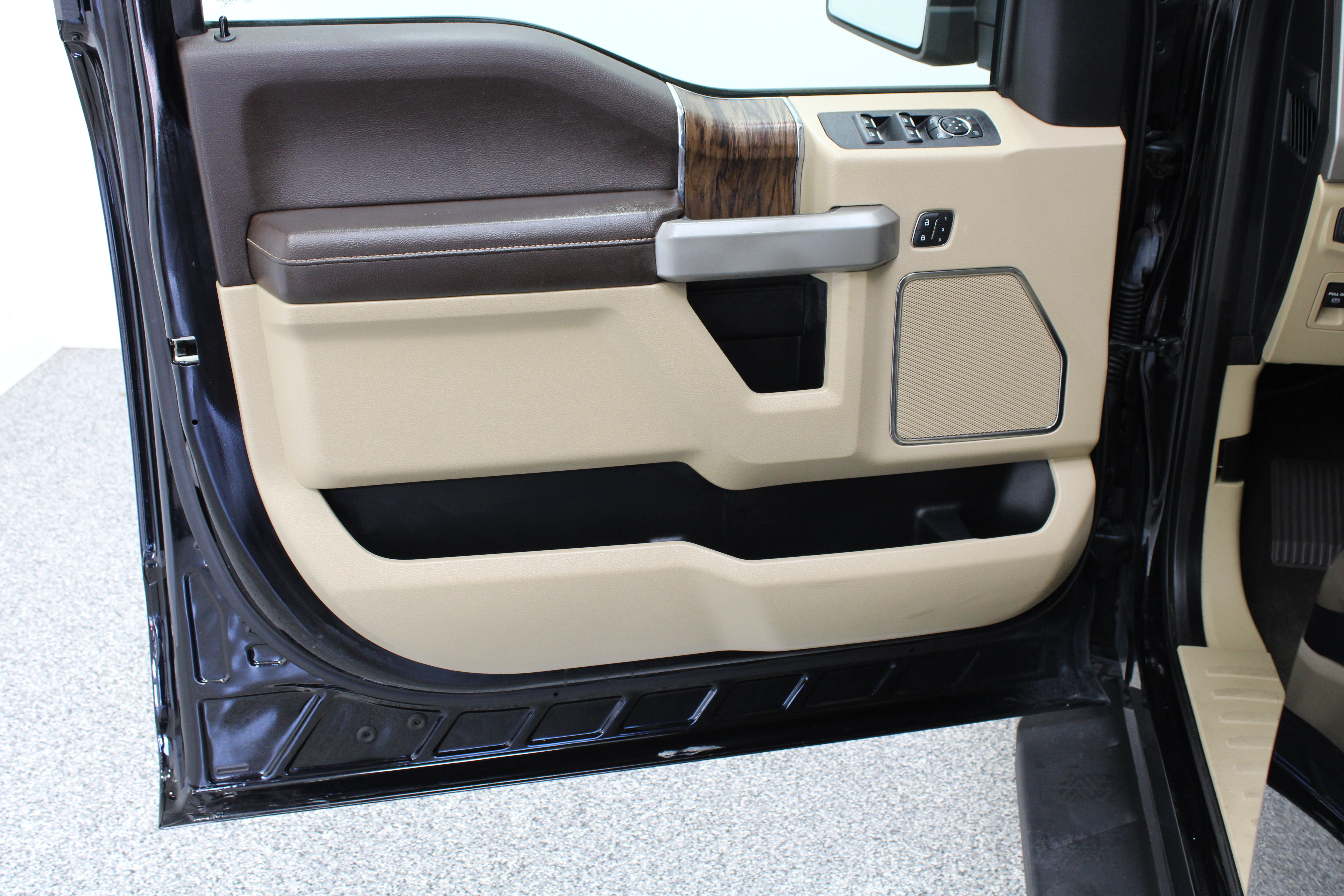 Used 2018 Ford F150 Lariat AWD/4WD image 13