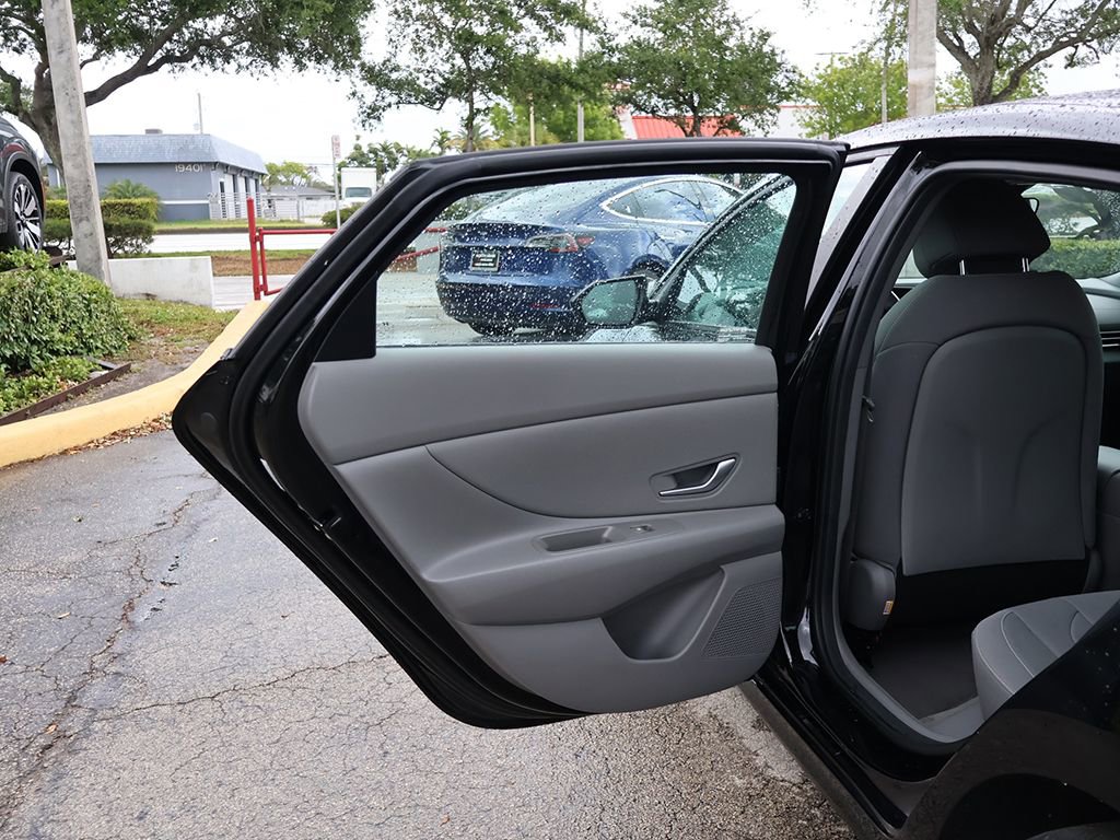 Used 2023 Hyundai Elantra SEL w/ Convenience Package FWD image 23
