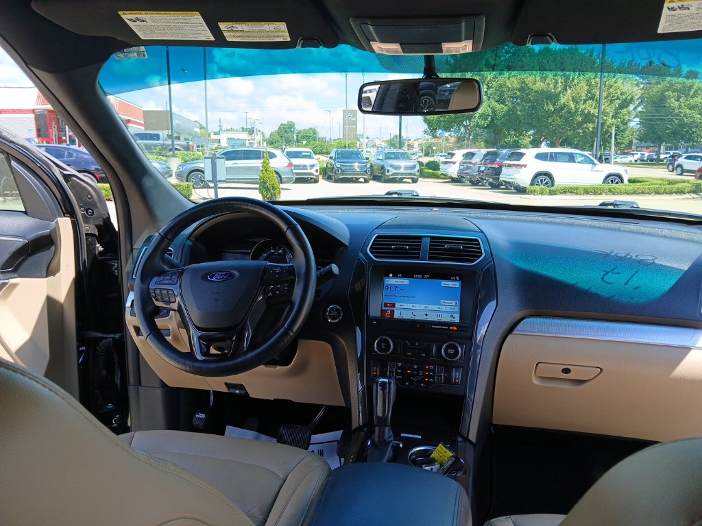 Used 2017 Ford Explorer XLT w/ Equipment Group 202A FWD image 25