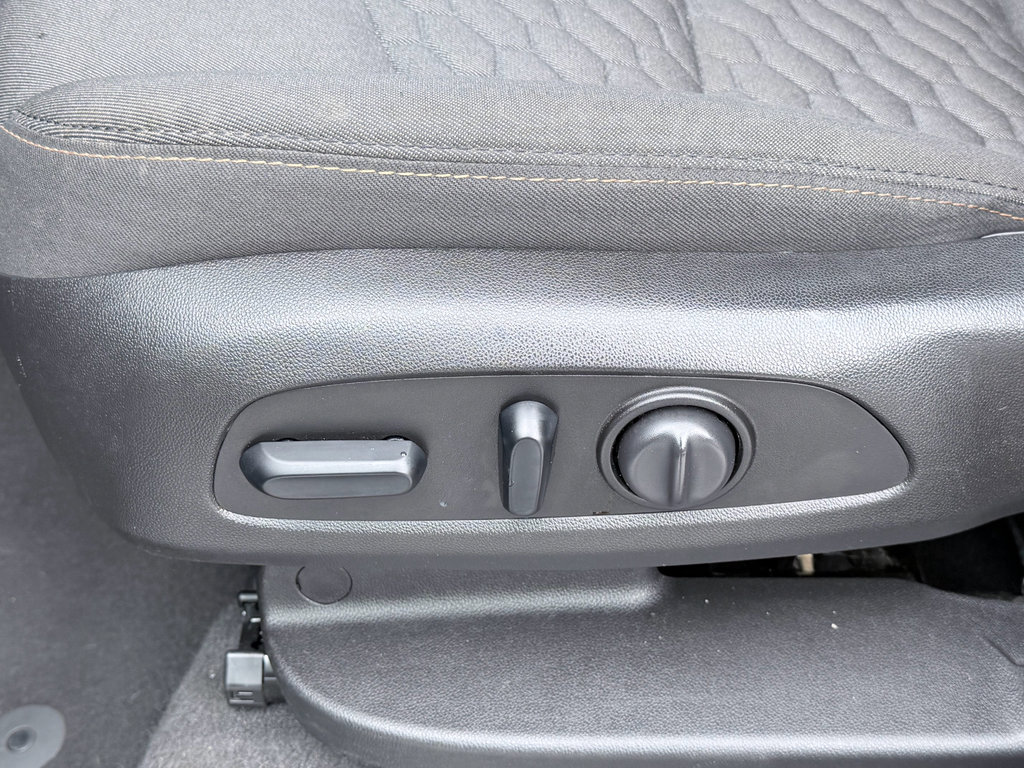 Used 2018 Chevrolet Equinox LT FWD image 22
