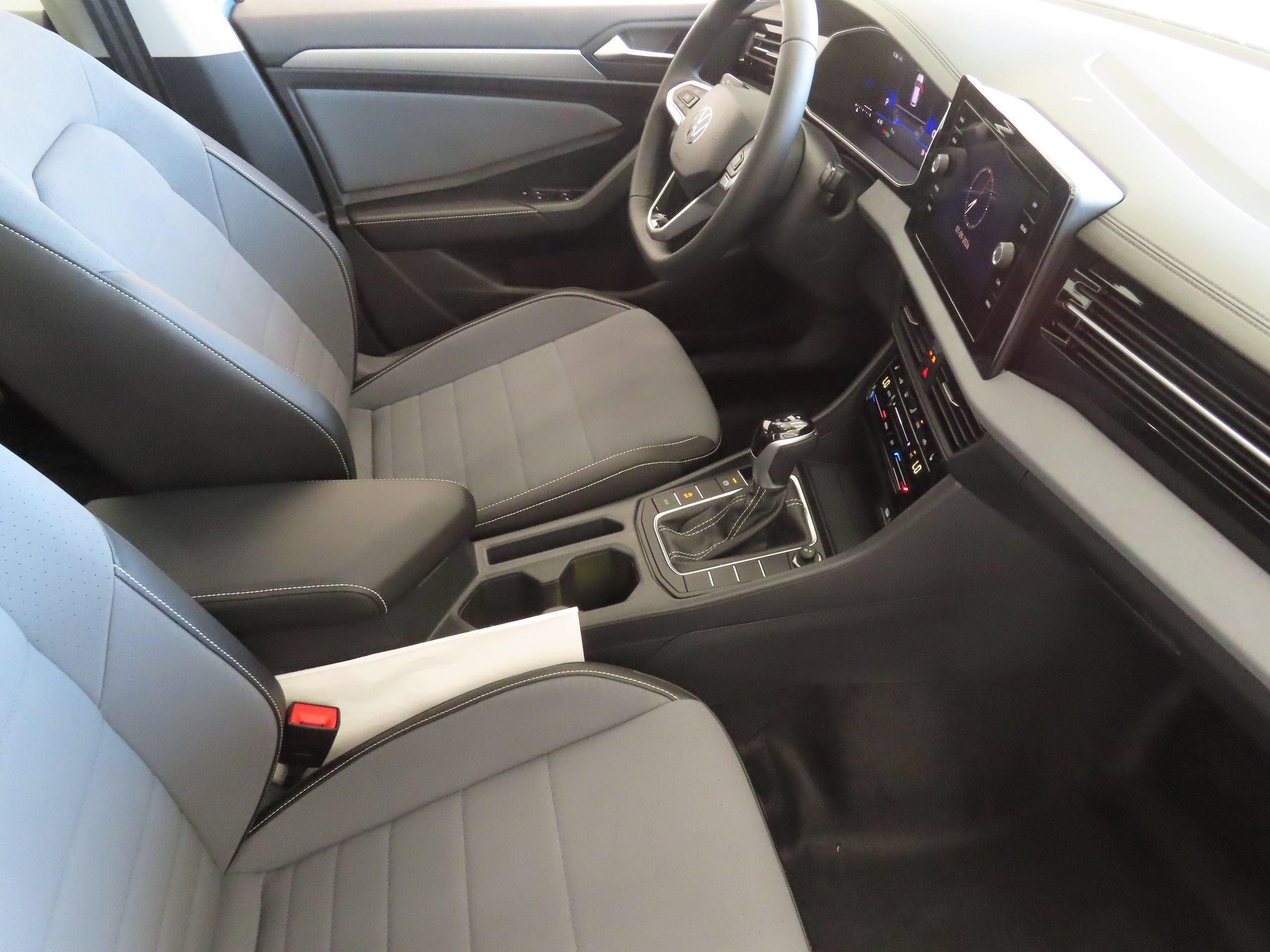 New 2026 Volkswagen Jetta SE FWD image 24