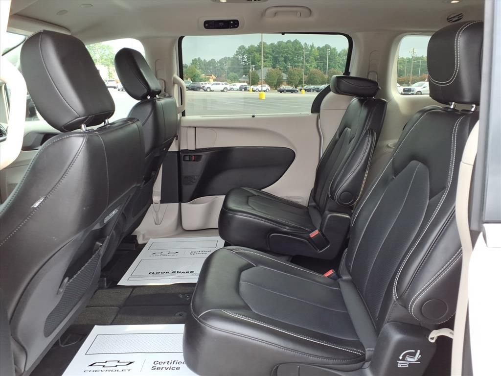 Used 2024 Chrysler Pacifica Touring-L FWD image 25