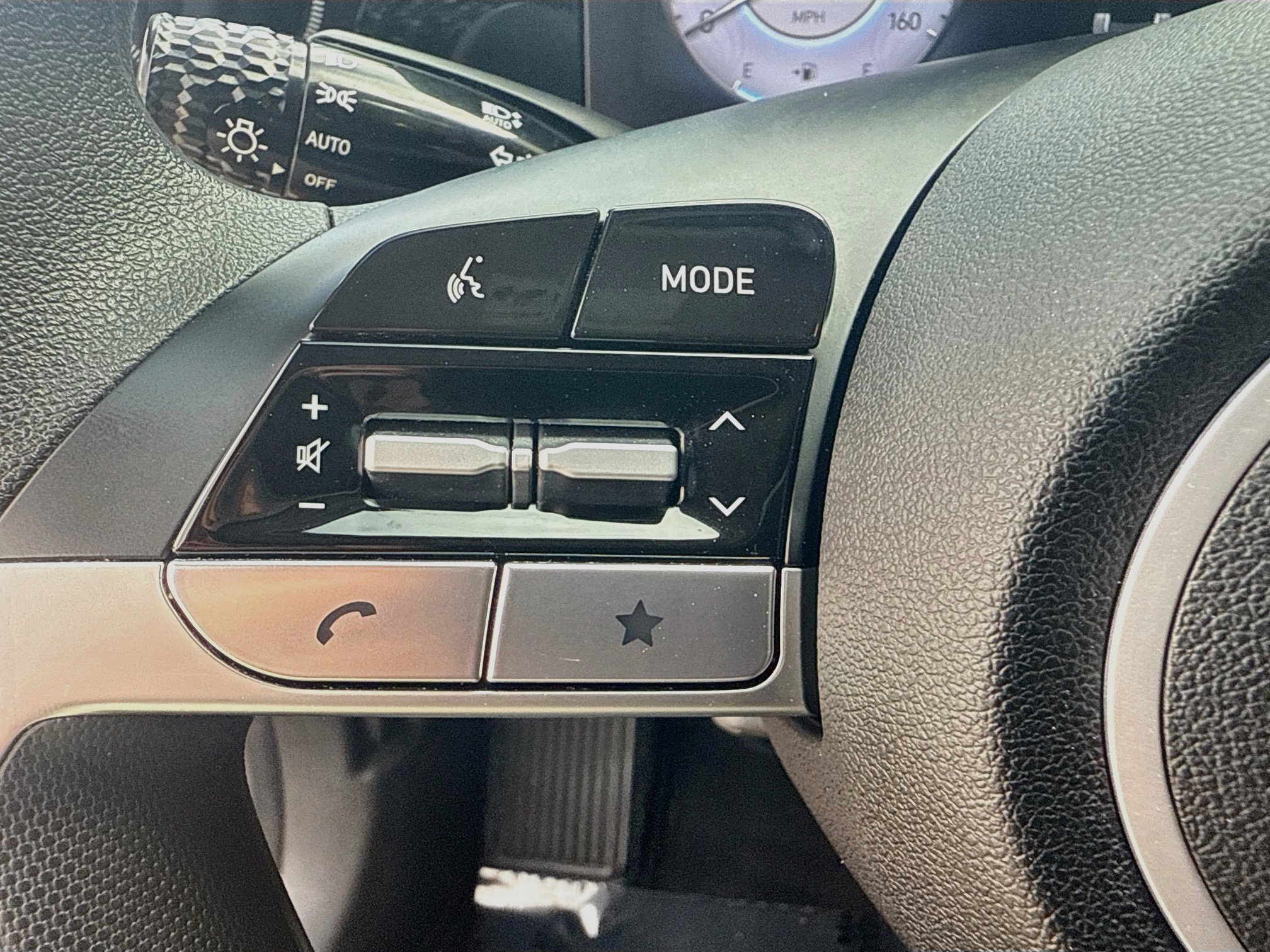 Used 2024 Hyundai Elantra SEL FWD image 35