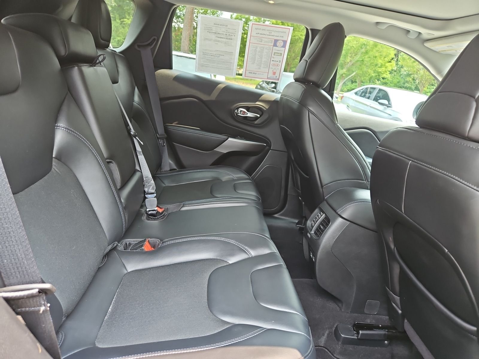 Used 2021 Jeep Cherokee Latitude Plus w/ Sun & Sound Group AWD/4WD image 17