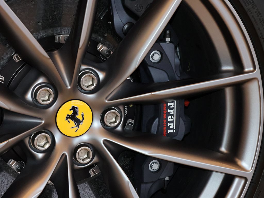 Certified 2022 Ferrari 812 GTS RWD image 40