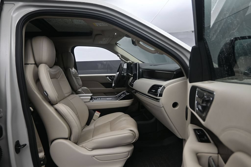 Used 2019 Lincoln Navigator Reserve AWD/4WD image 29