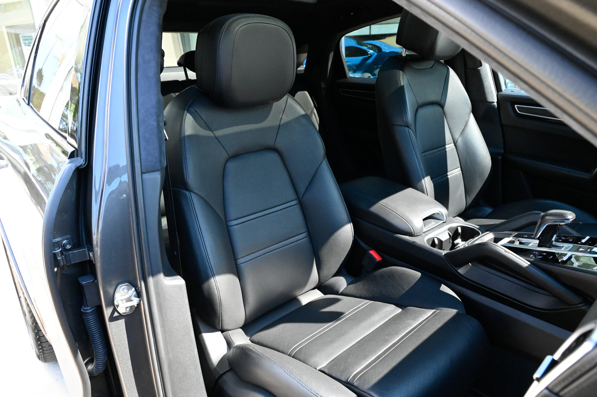 Used 2023 Porsche Cayenne GTS AWD/4WD image 61