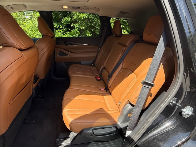 Used 2025 INFINITI QX60 Sensory w/ Vision Package AWD/4WD image 17