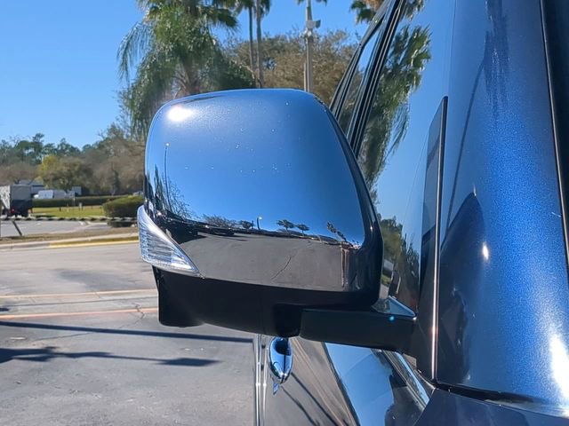 Used 2018 Nissan Armada Platinum image 12