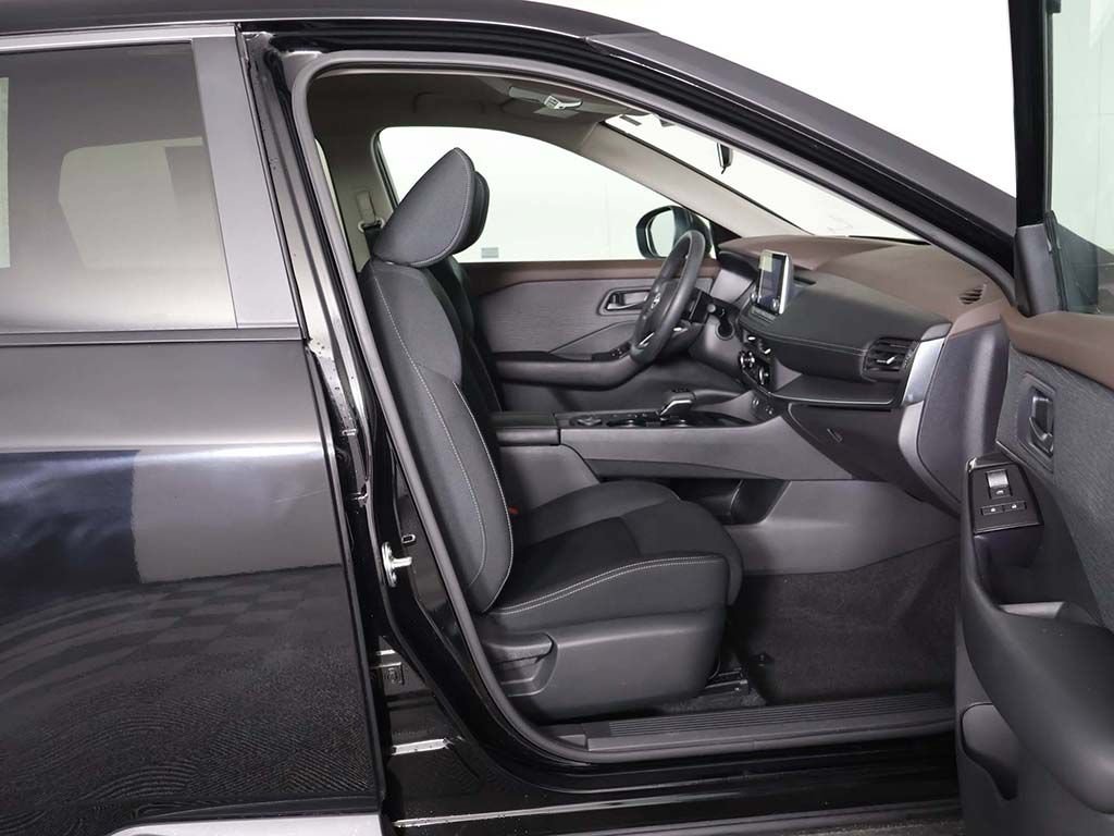 Used 2023 Nissan Rogue S AWD/4WD image 26