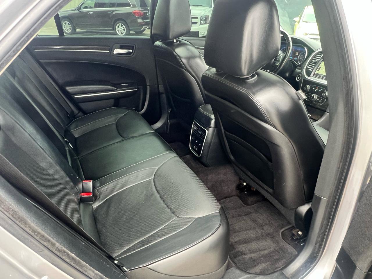 Used 2017 Chrysler 300 C RWD image 25