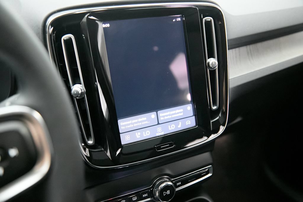 Certified 2023 Volvo XC40 B5 Plus w/ Driver Assist Package AWD/4WD image 15