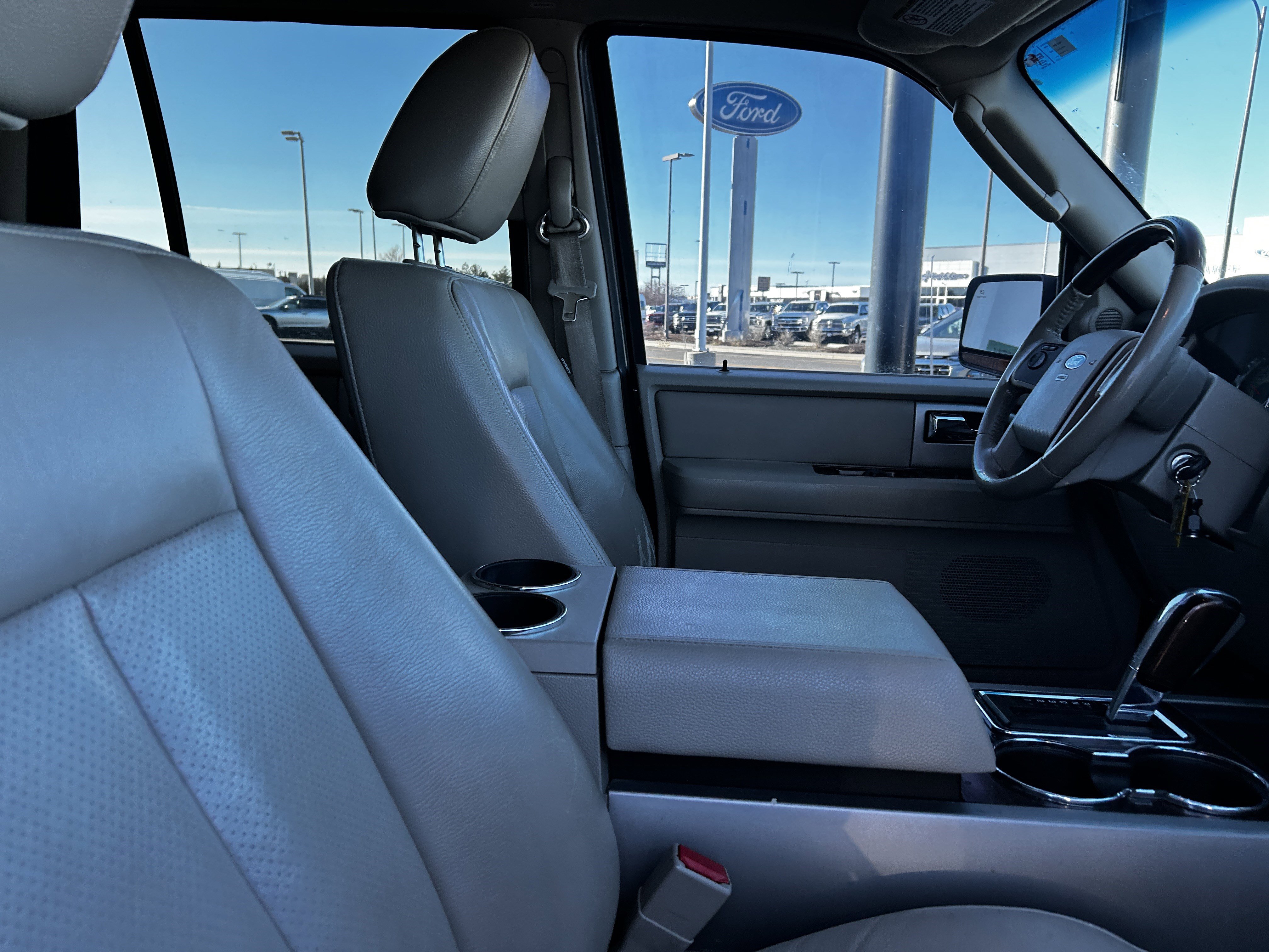 Used 2010 Ford Expedition Limited image 12