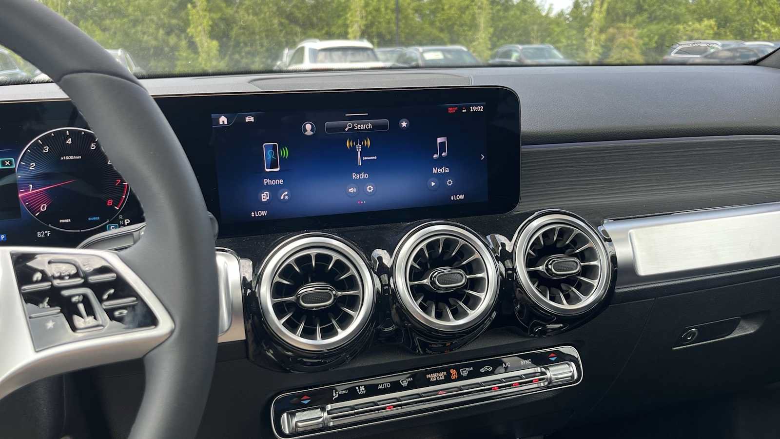 New 2026 Mercedes-Benz GLB 250 4MATIC image 44