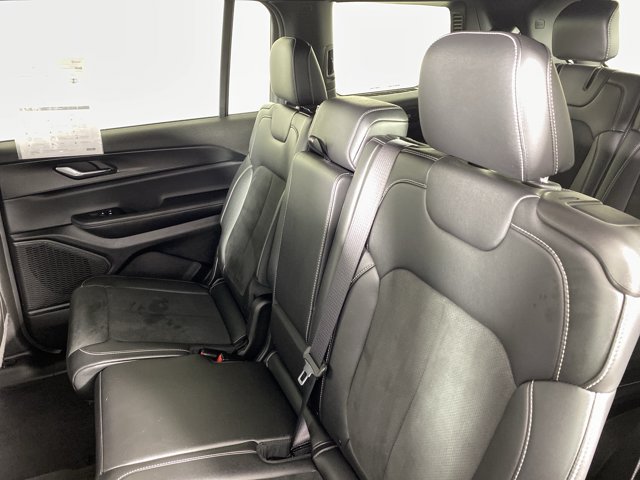 Used 2025 Jeep Grand Cherokee L Altitude AWD/4WD image 32