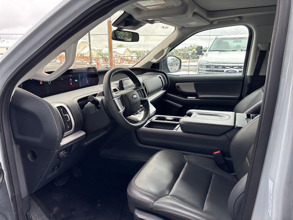 Used 2025 Ford Expedition Max Active AWD/4WD image 9