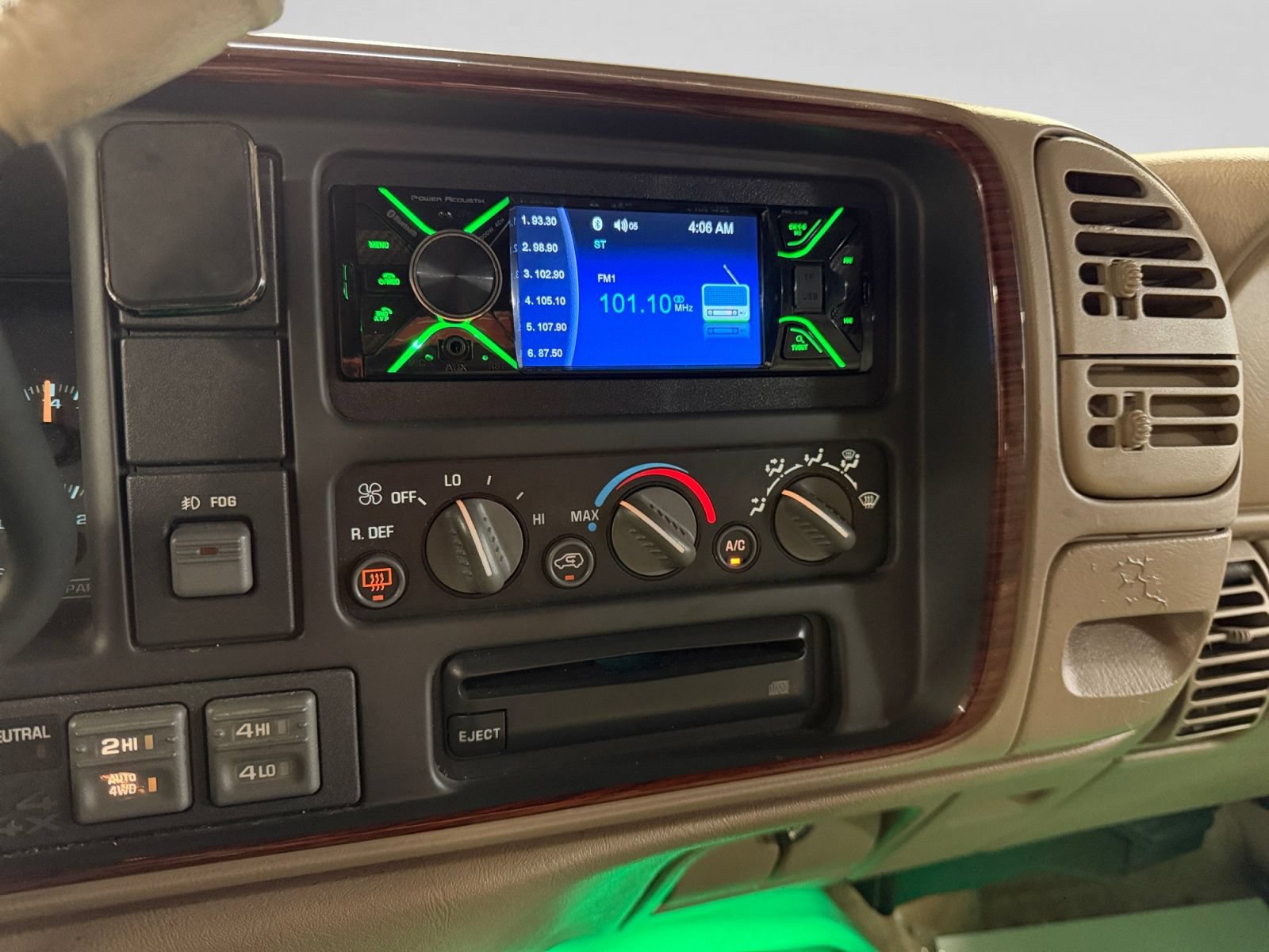 Used 2000 Cadillac Escalade 4WD image 29