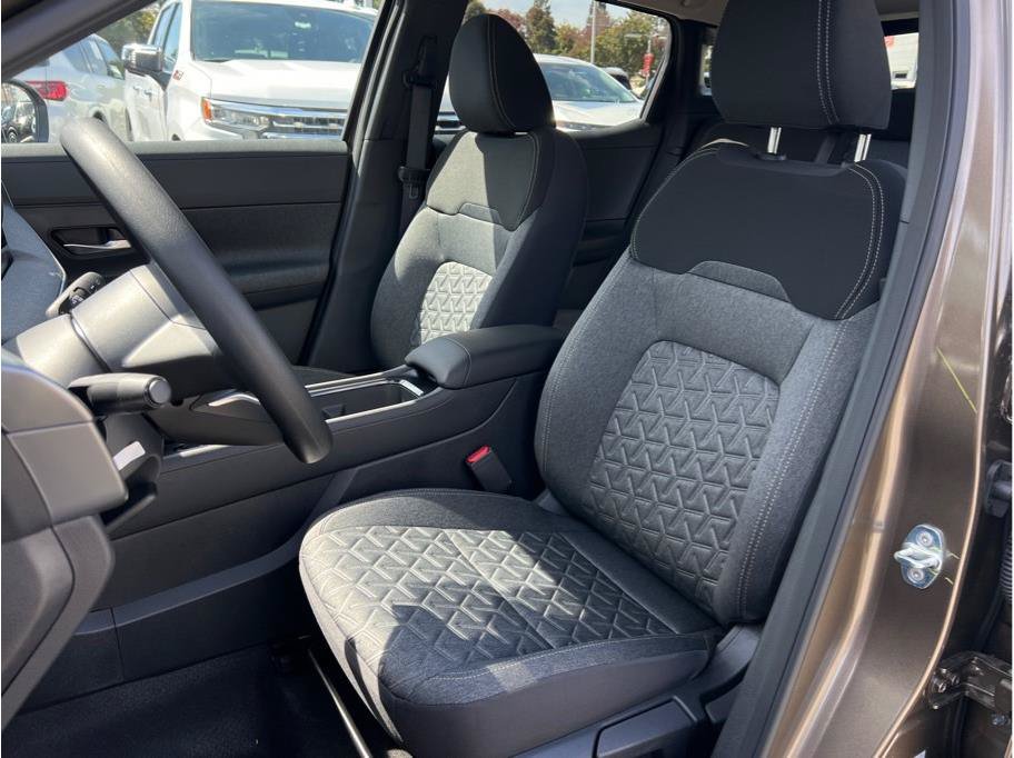 New 2027 Nissan Kicks SV FWD image 8