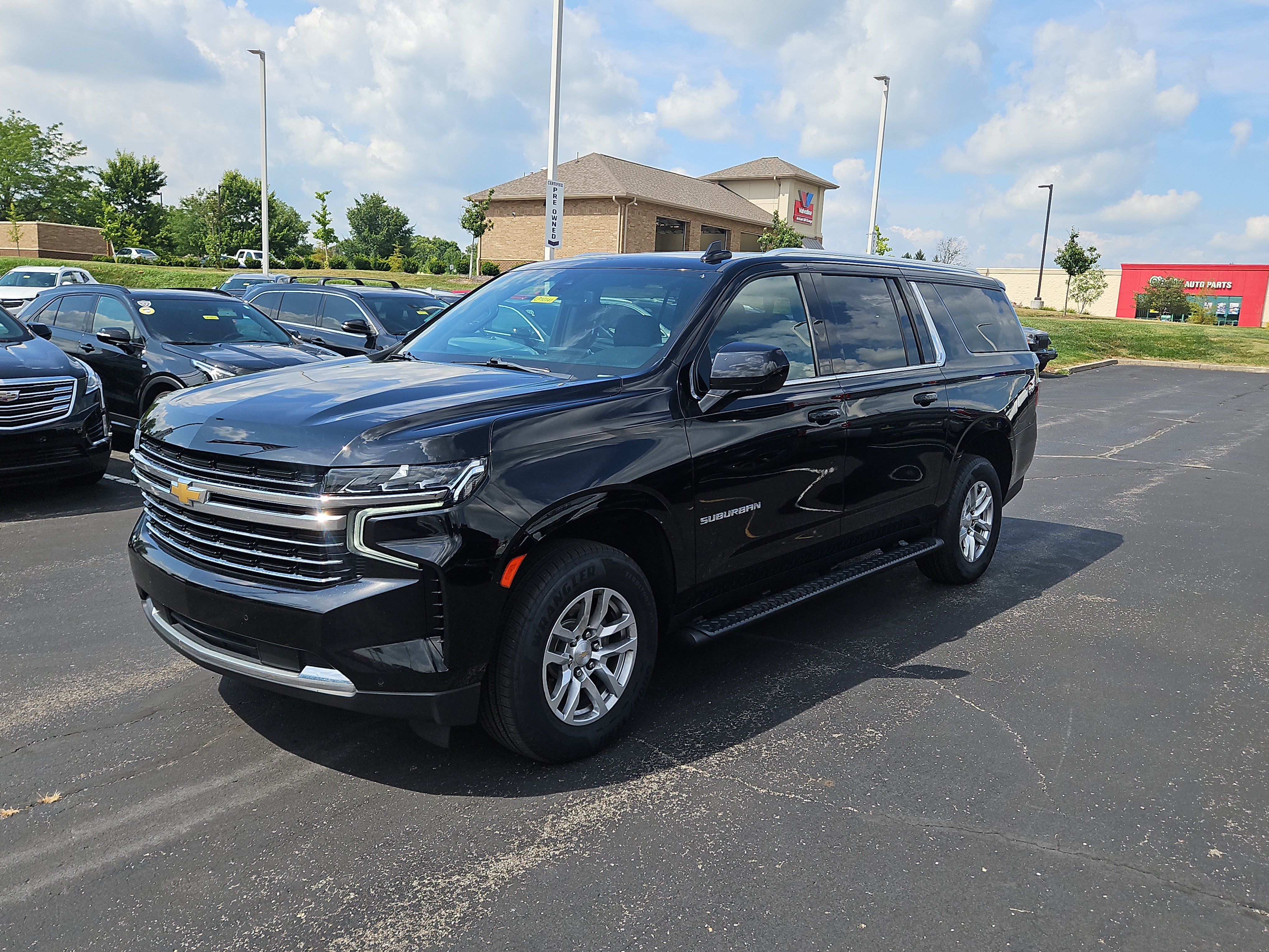 Used 2022 Chevrolet Suburban LT AWD/4WD image 2