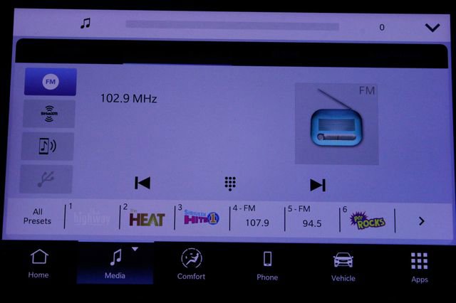 Used 2025 Chrysler Pacifica Select image 36