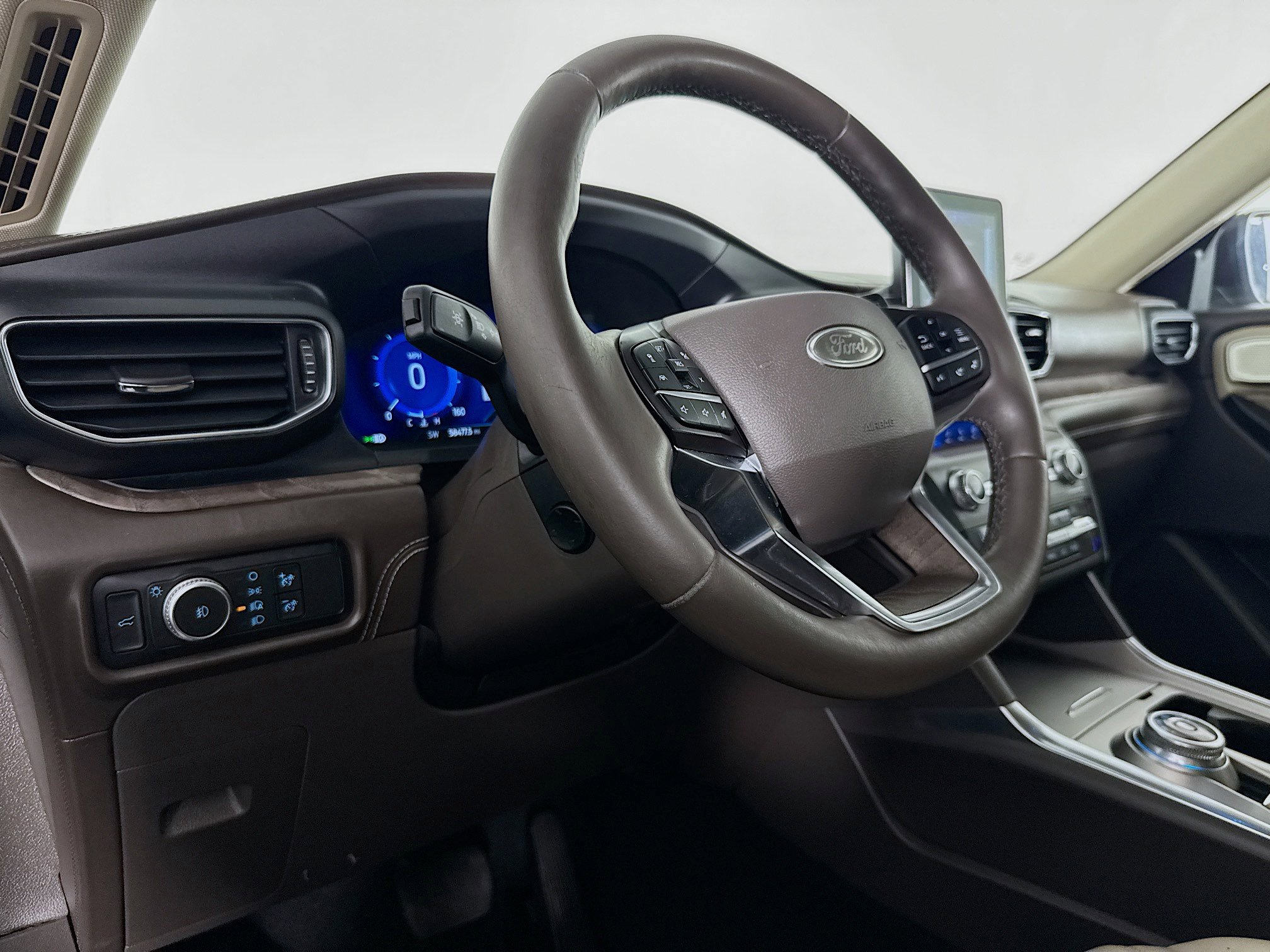 Used 2020 Ford Explorer Platinum w/ Premium Technology Package image 22