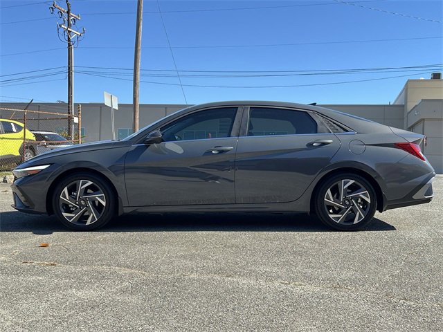 Used 2024 Hyundai Elantra Limited image 27