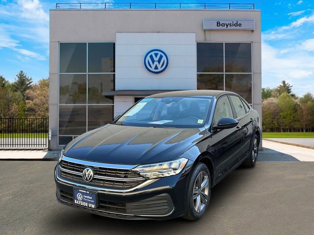 Certified 2023 Volkswagen Jetta SE w/ Panoramic Sunroof Package image 4