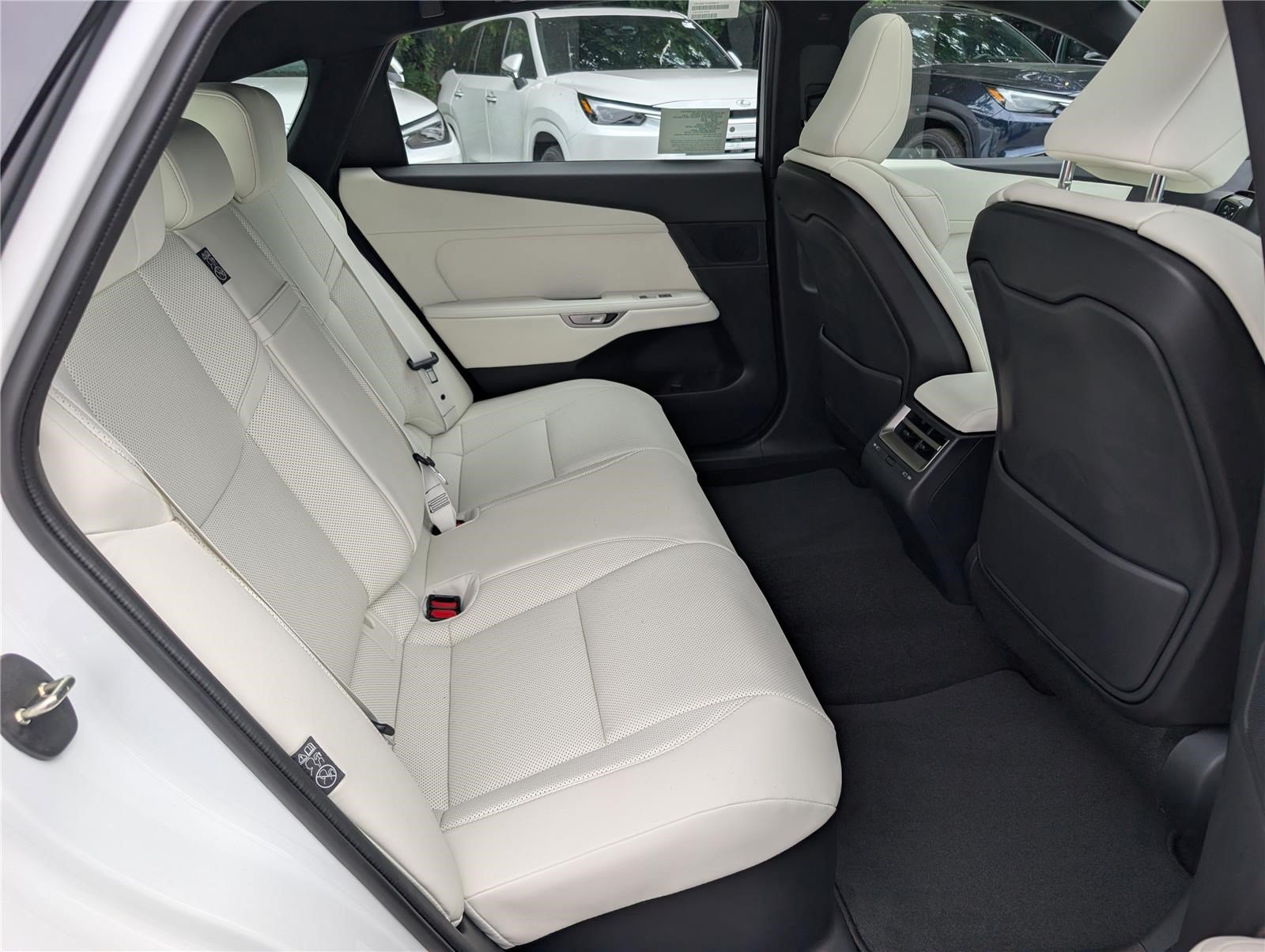 New 2026 Lexus ES 500e AWD/4WD image 8