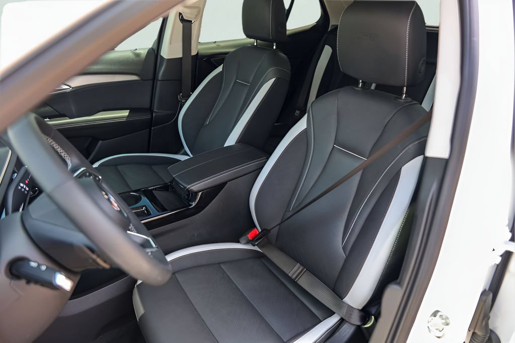 Used 2025 Buick Envision Sport Touring AWD/4WD image 10