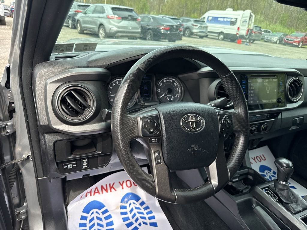 Used 2016 Toyota Tacoma TRD Off-Road w/ Premium & Technology Package AWD/4WD image 13