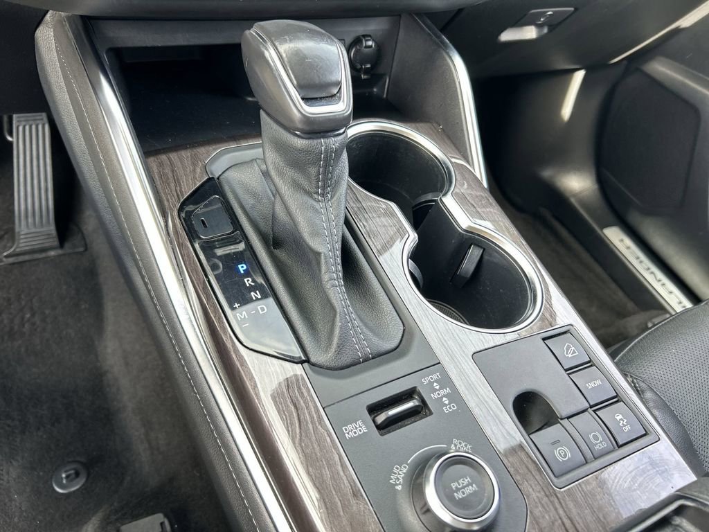 Used 2023 Toyota Highlander Limited AWD/4WD image 16