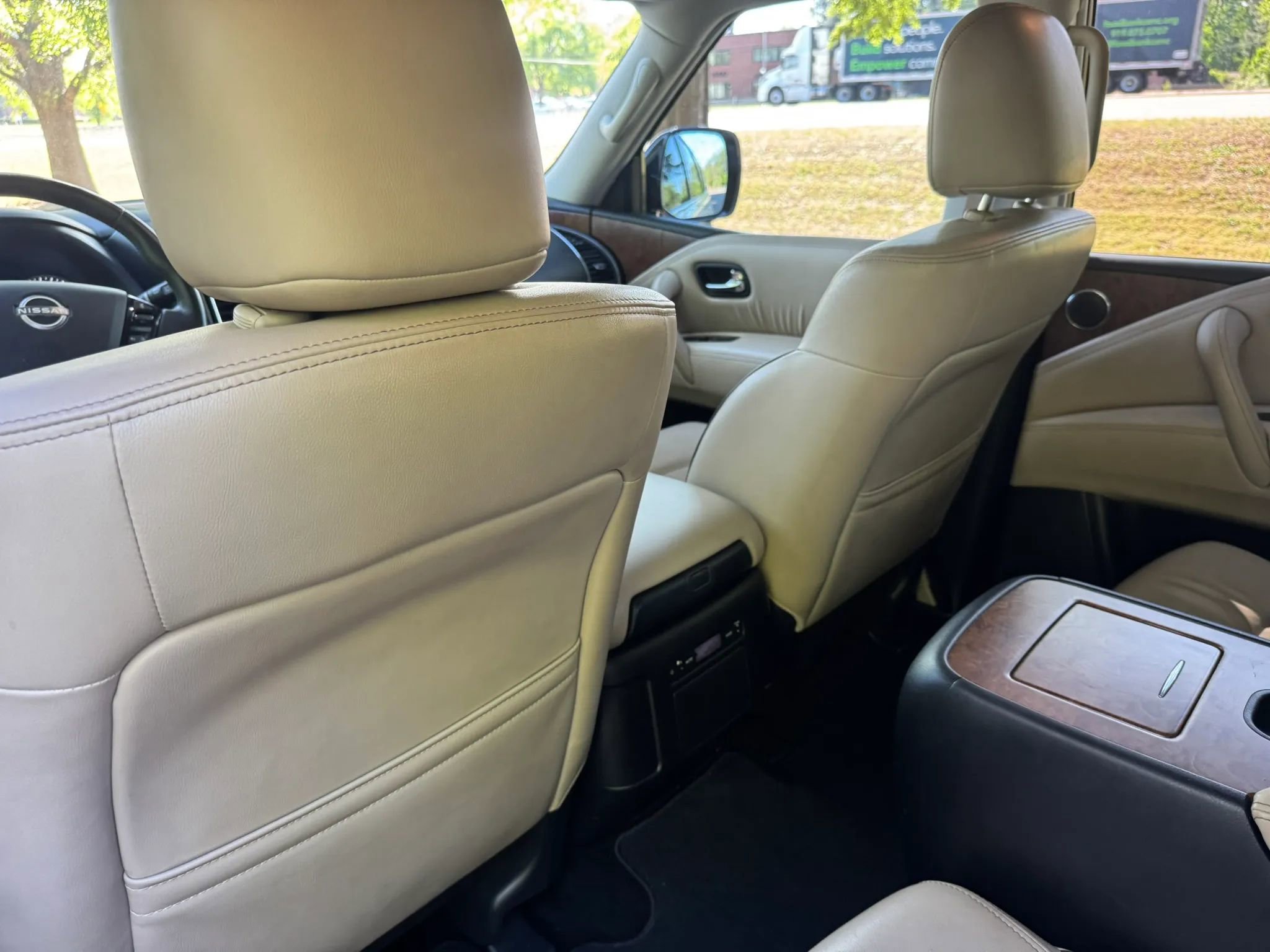 Used 2023 Nissan Armada SL w/ Captain's Chairs Package RWD image 18