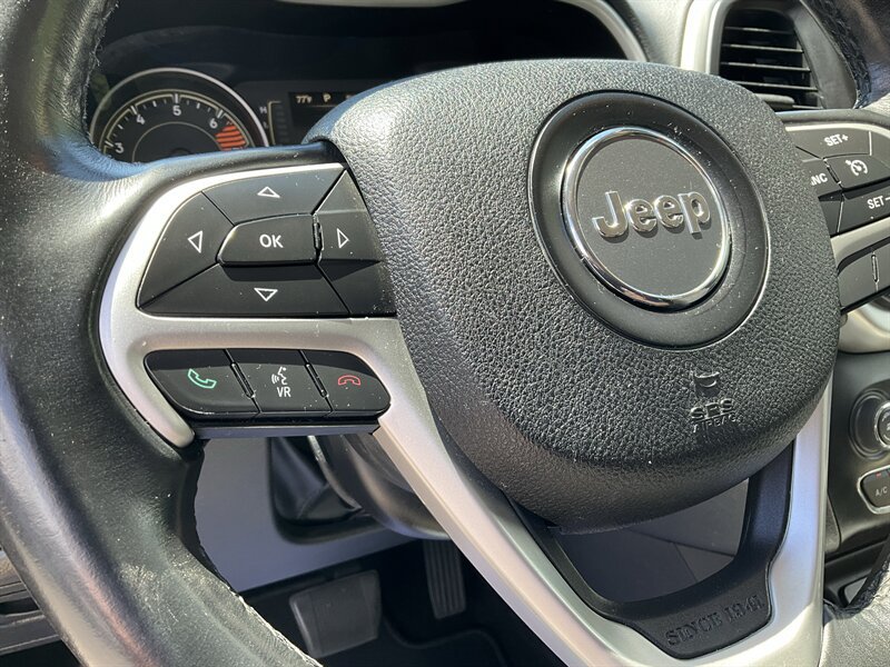 Used 2016 Jeep Cherokee Latitude FWD image 26