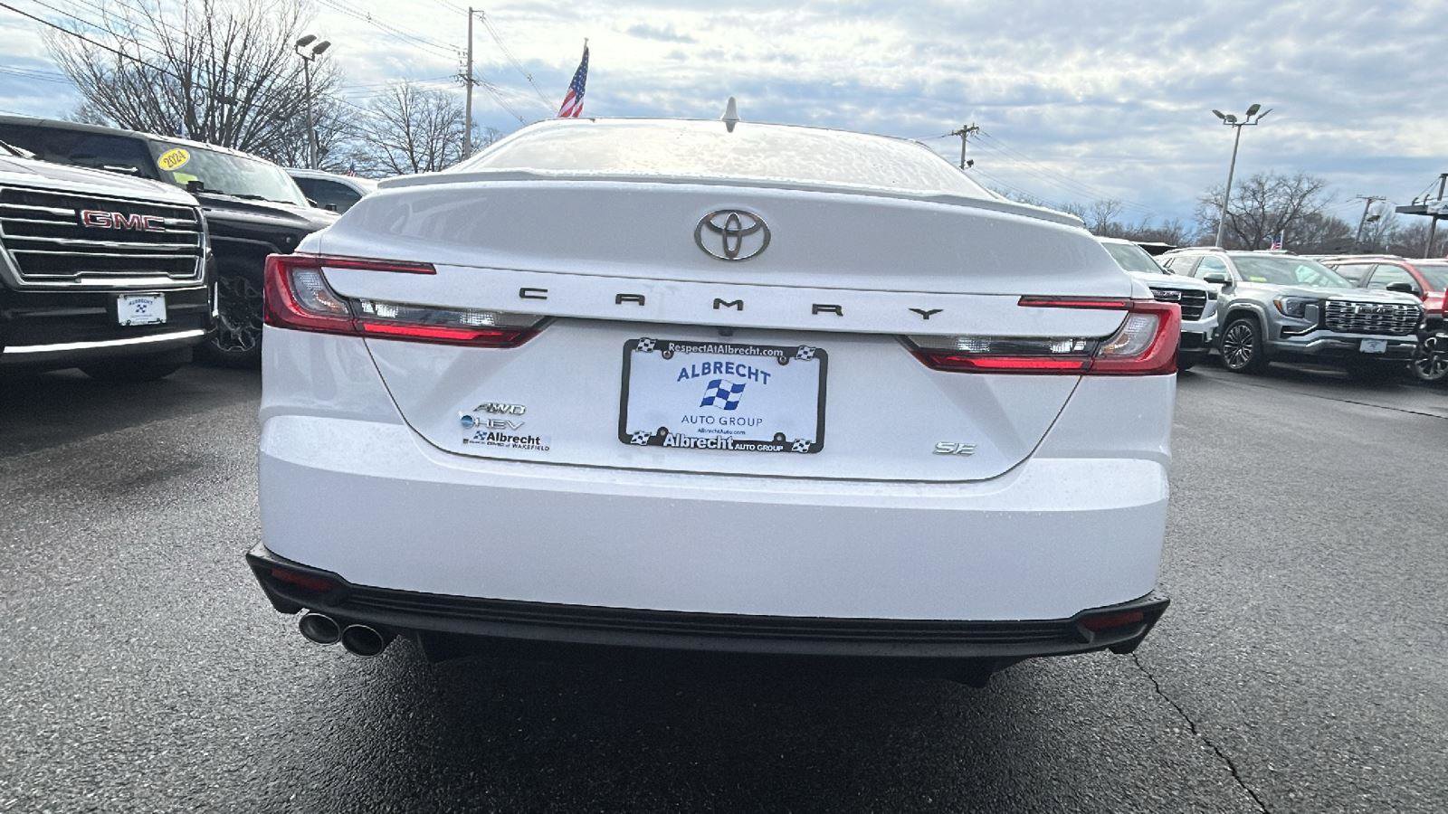 Used 2025 Toyota Camry SE w/ Convenience Package image 6