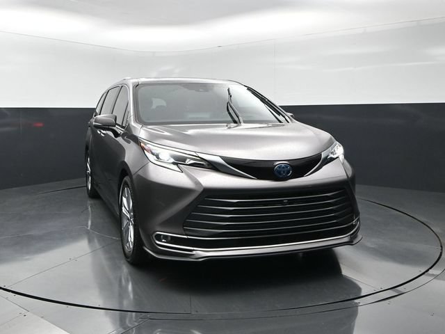 Used 2022 Toyota Sienna Platinum FWD image 5