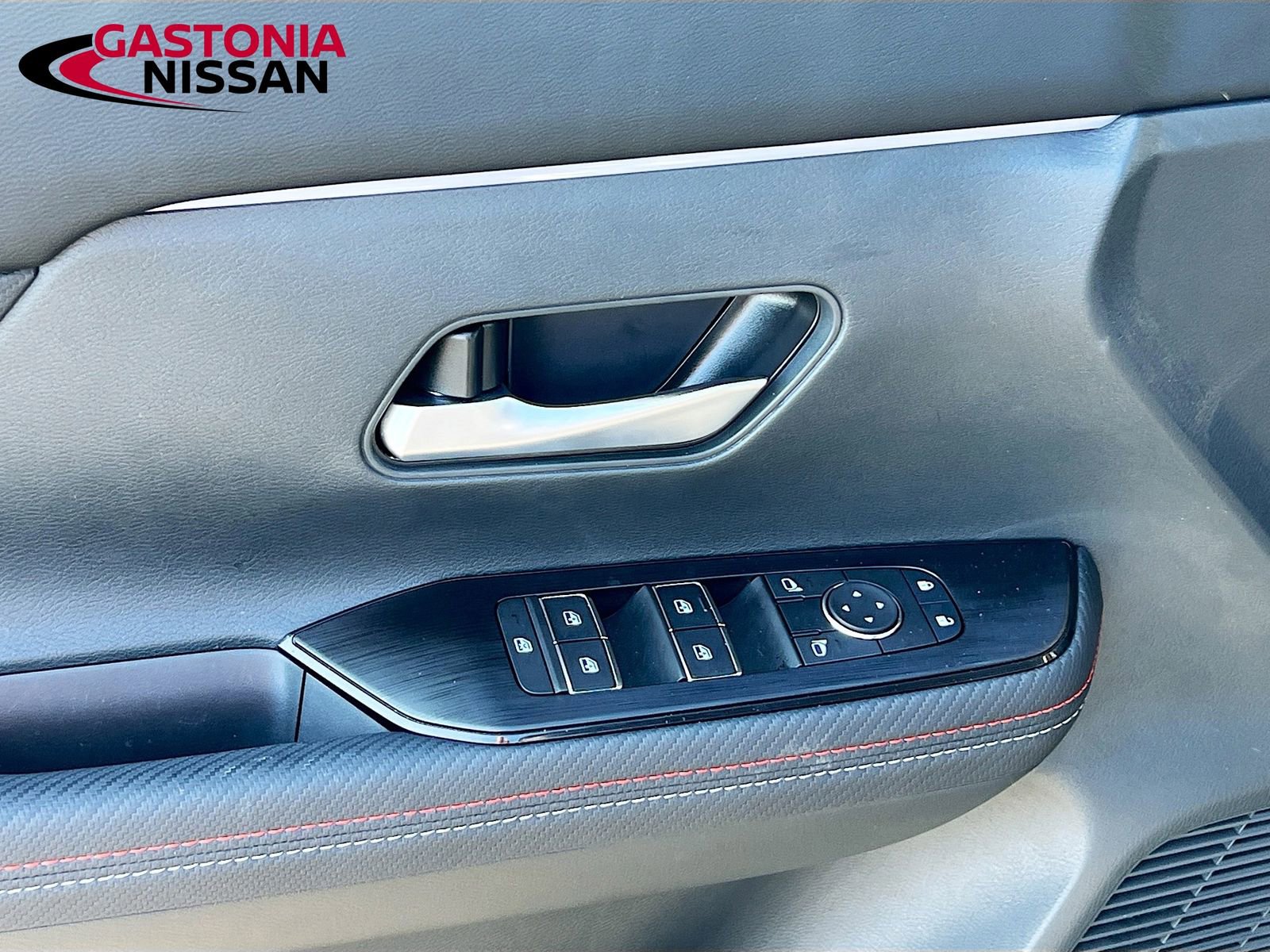 Used 2025 Nissan Kicks SR image 22