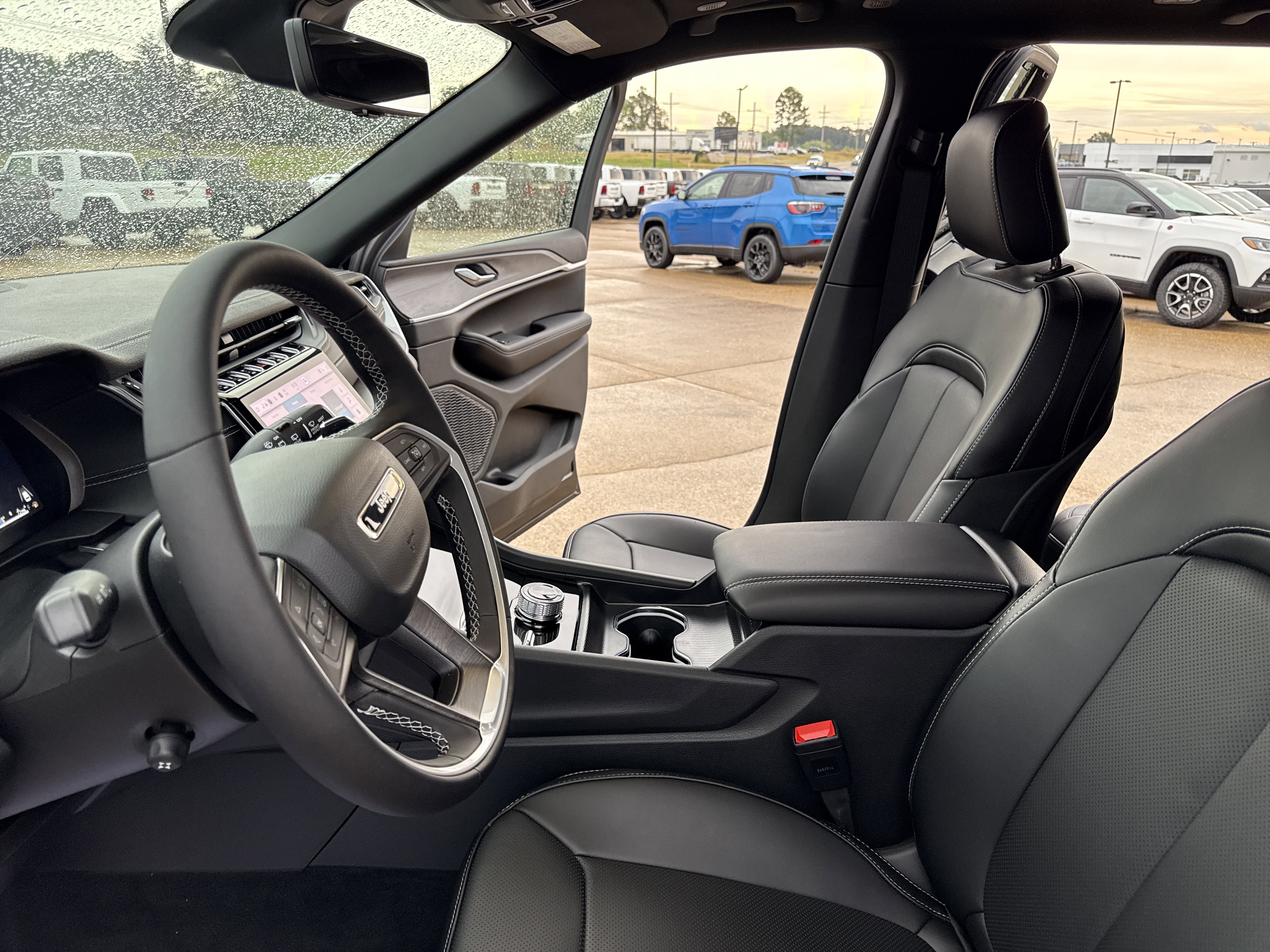 New 2025 Jeep Grand Cherokee Limited w/ Luxury Tech Group II image 15