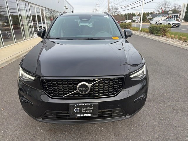 Certified 2025 Volvo XC40 B5 Plus image 8